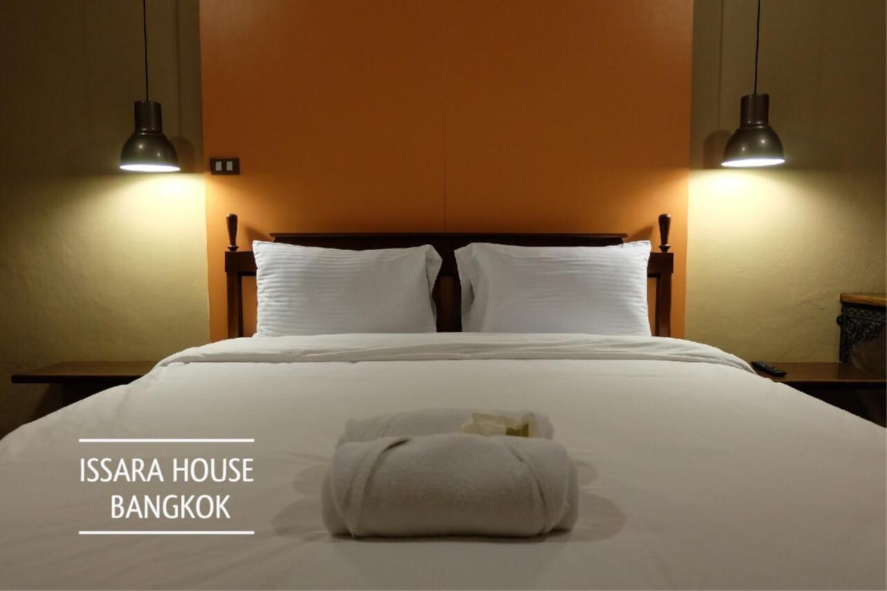 Issara House Bangkok Hotel Екстериор снимка
