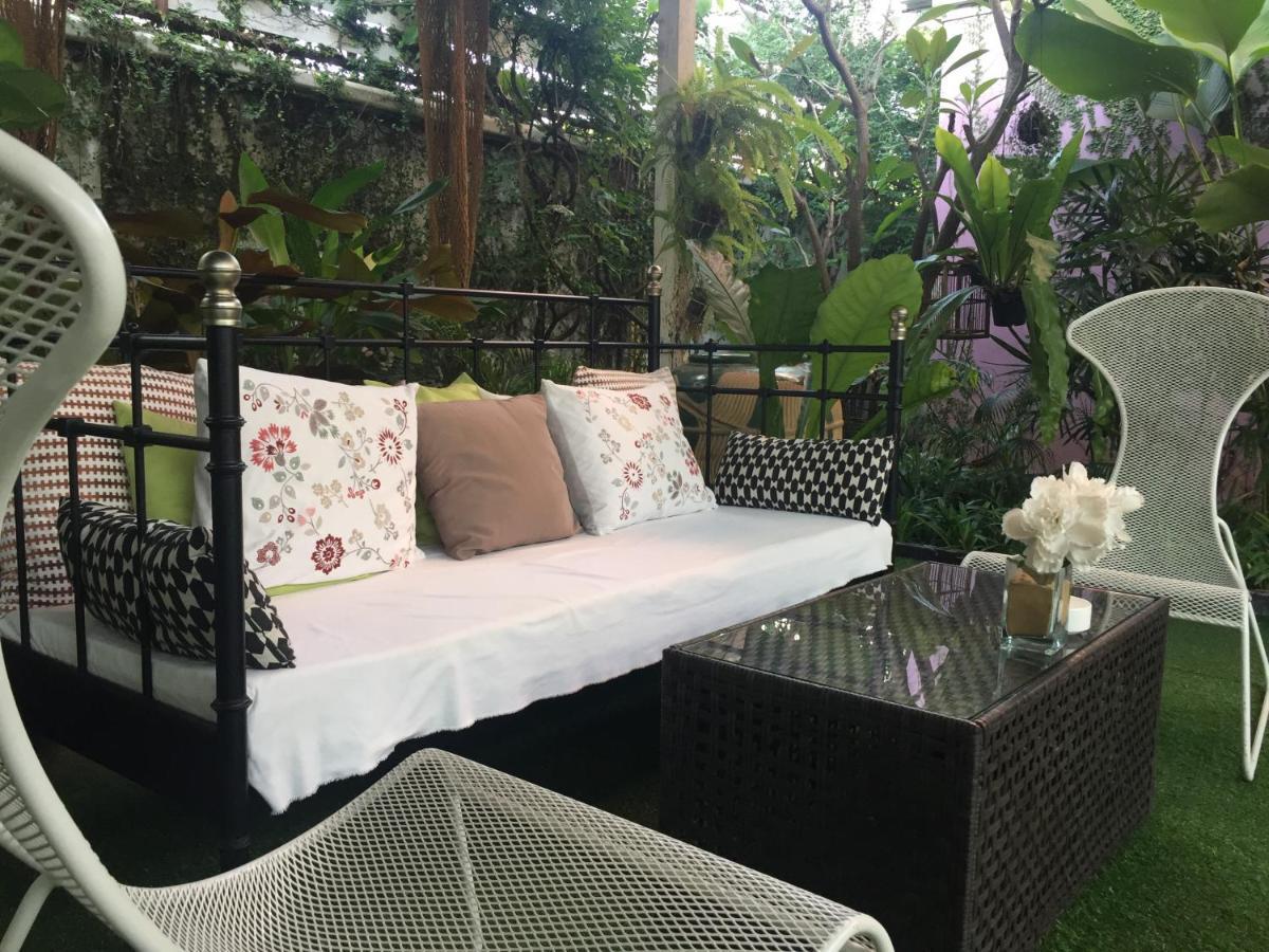 Issara House Bangkok Hotel Екстериор снимка