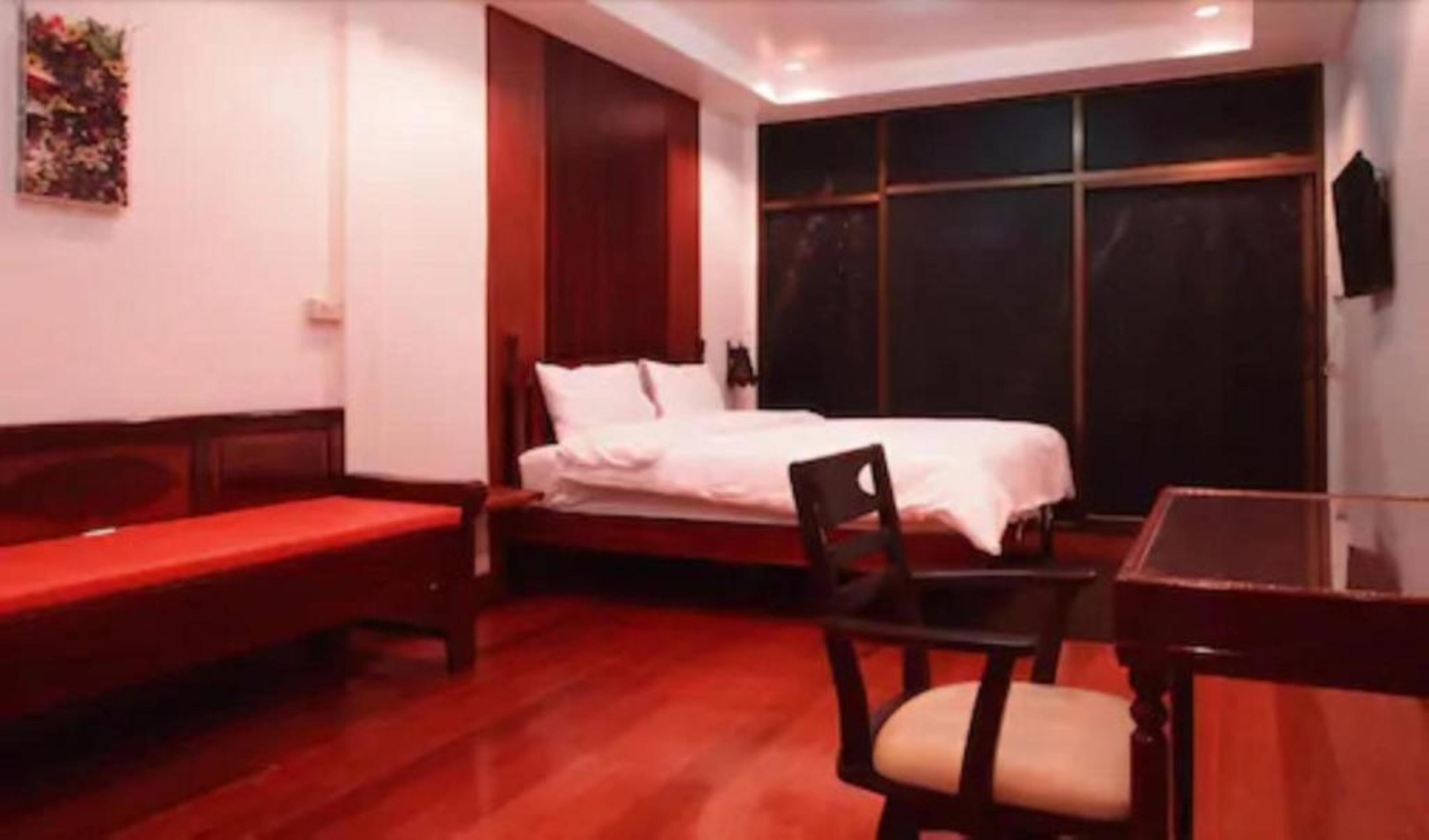 Issara House Bangkok Hotel Екстериор снимка