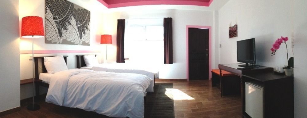 Issara House Bangkok Hotel Екстериор снимка