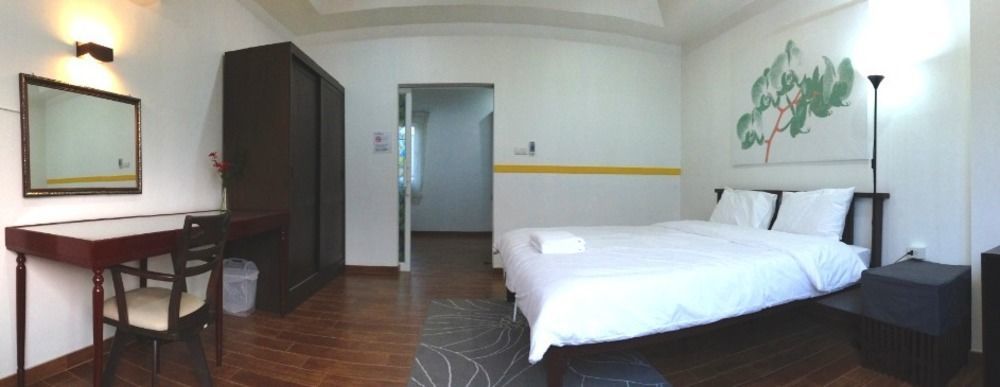 Issara House Bangkok Hotel Екстериор снимка
